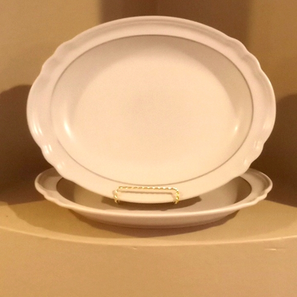 VTG- Pfaltzgraff Silver Heirloom 2 Large Oval Platters - Picture 1 of 10